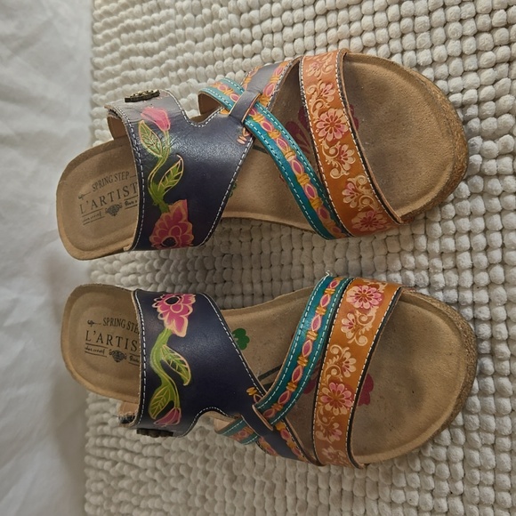 L'Artiste by Spring Step Blue Floral Leather Swan Wedge Sandals - Picture 2 of 8
